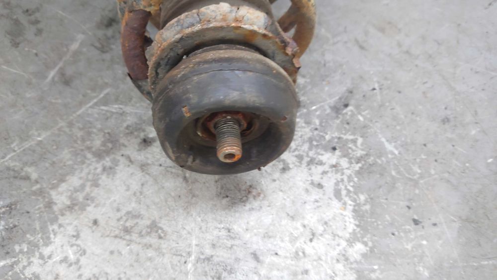 VW Volkswagen New Beetle Amortyzator Sprężyna Lewy Przód Przedni