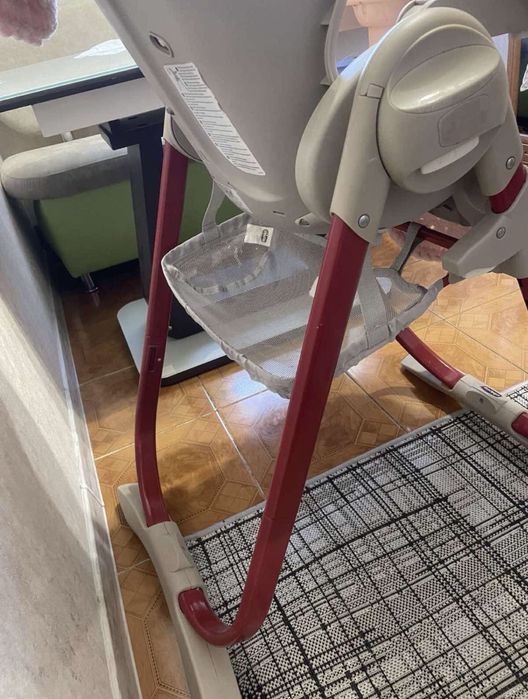 Дитячий стілець для годування Chico