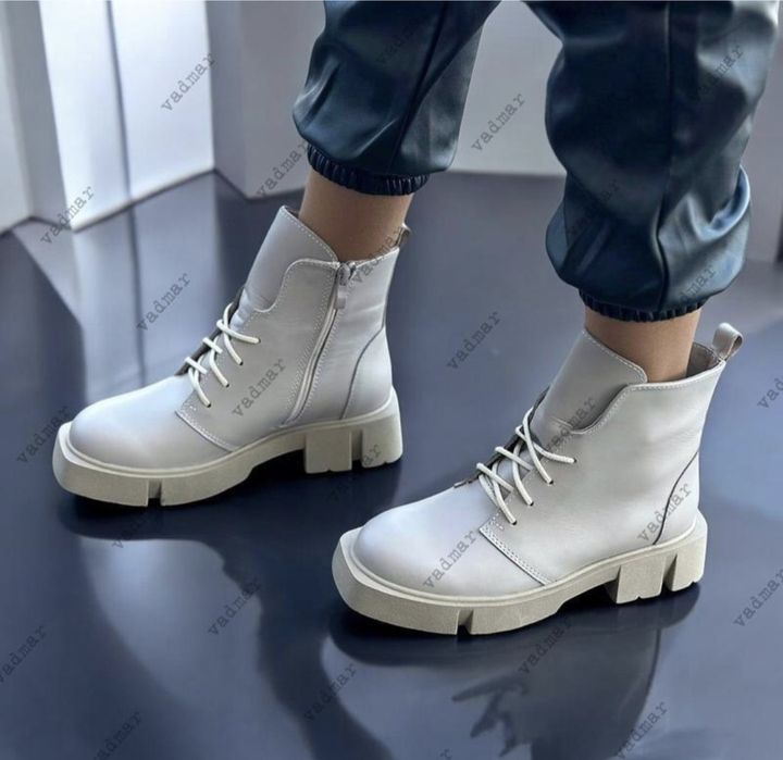 Черевики жіночі шкіряні.