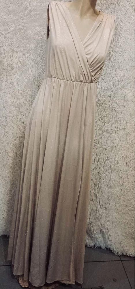 Elegancka suknia w kolorze ecru z brokatem w rozmiarze M