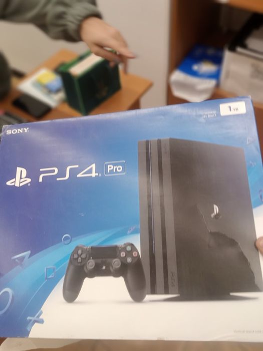 Продам PlayStation 4 Pro 1TB