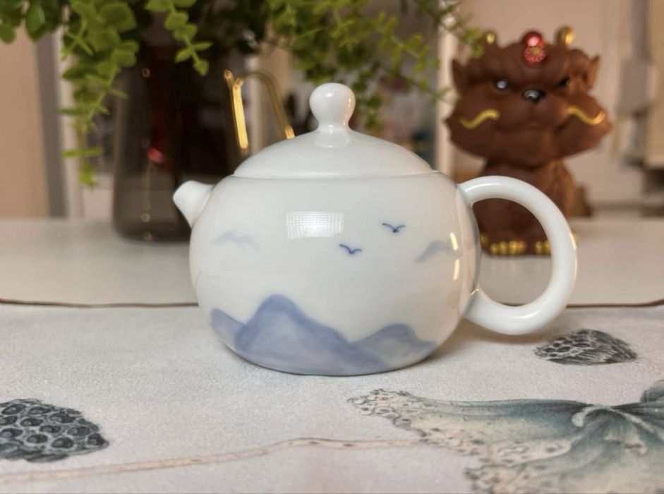 Чайник з натурального білого Фарфору Ручна робота 200 мл