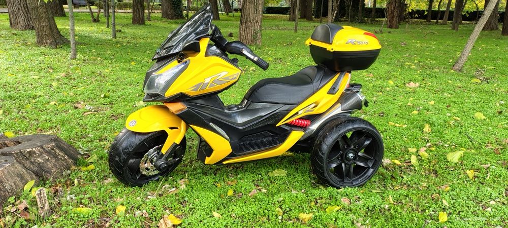 Дитячий мотоцикл триколісний на два мотори