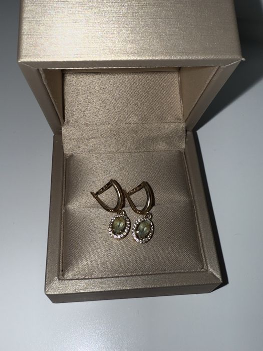 Золоті сережки з сапфіром