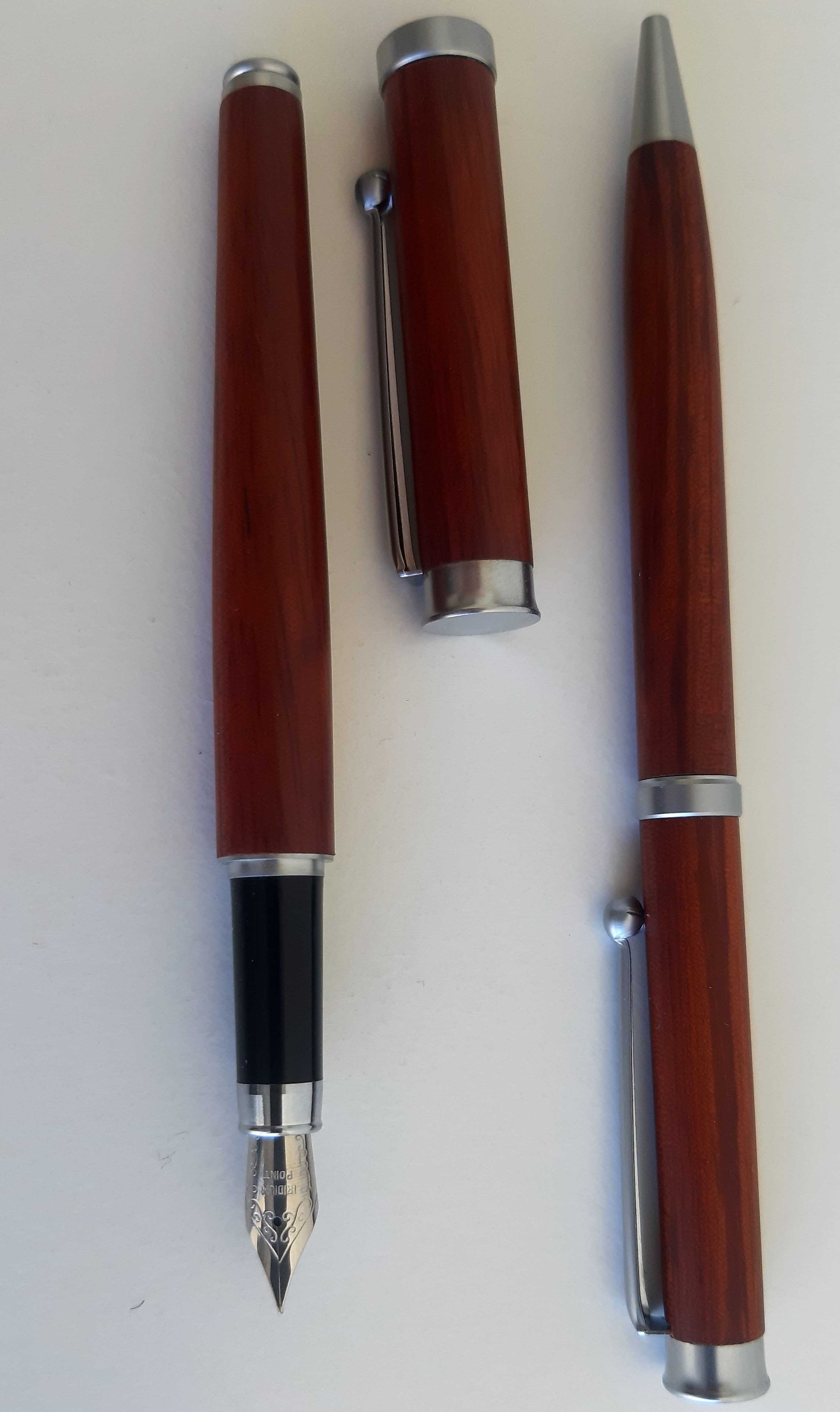 Conjunto Caneta de aparo e Esferográfica