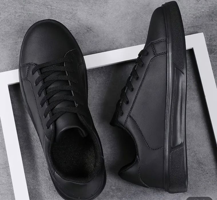 Продам чоловіче взуття