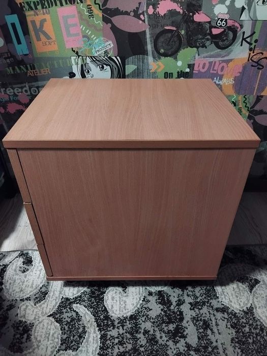 Продам тумбу на колёсиках.