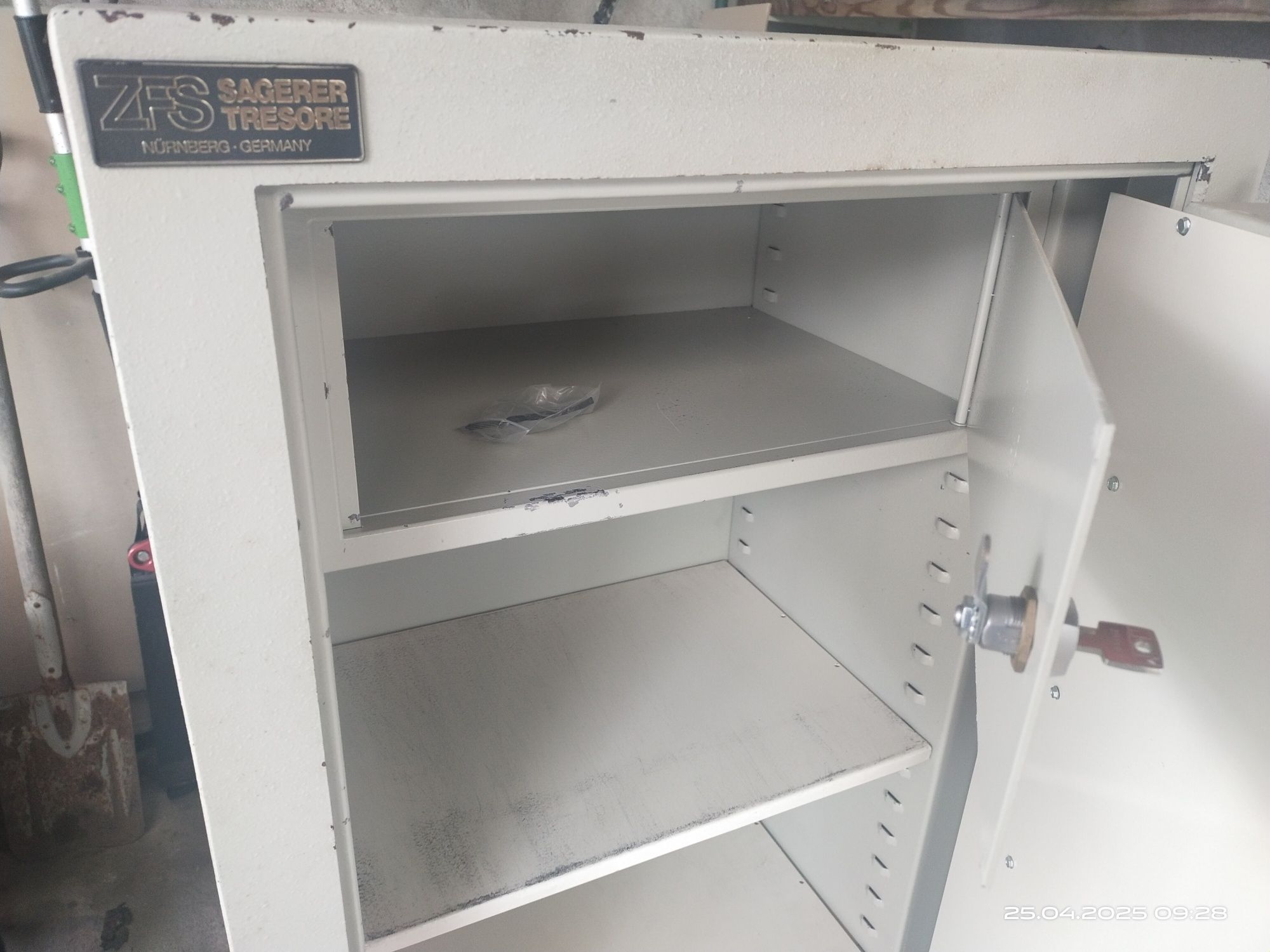 Sejf niemiecki szafa pancerna 300 kg zamek szyfrowy