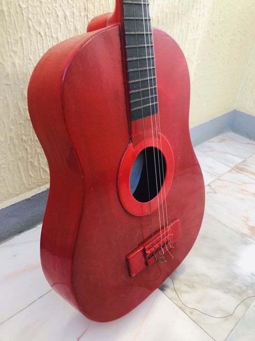 Violão feito à mão - Peça única