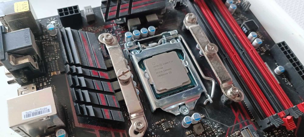 Płyta msi Z270, procesor i7-7700, 16GB RAM, chłodzenie SILENTIUMPC