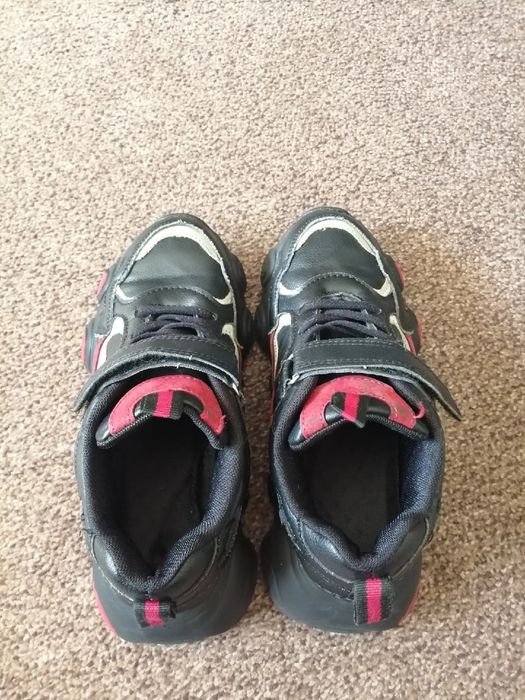 Кросівки чорні осінь