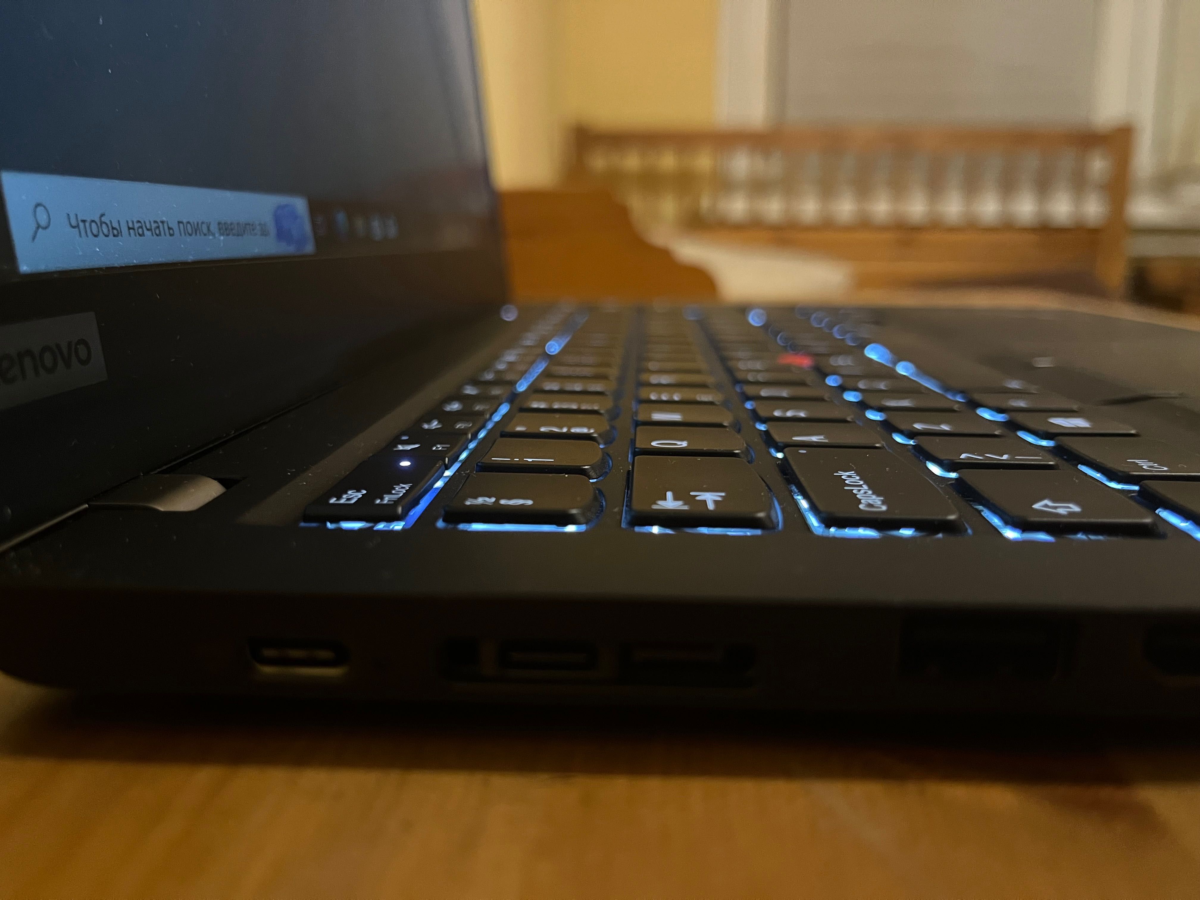 Lenovo ThinkPad T495s.  1200 zł