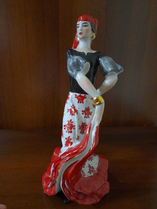 Статуэтка "Цыганка"