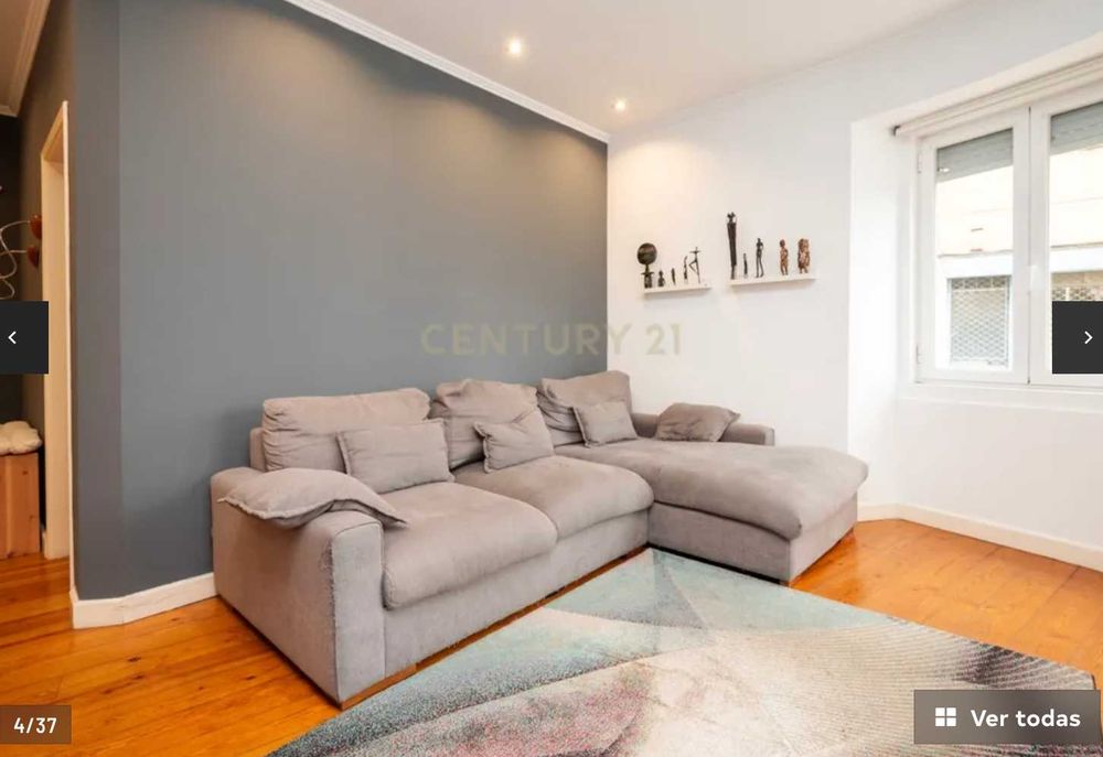 Sofá BOSTON LINEA CASA com 4 anos de utilização.