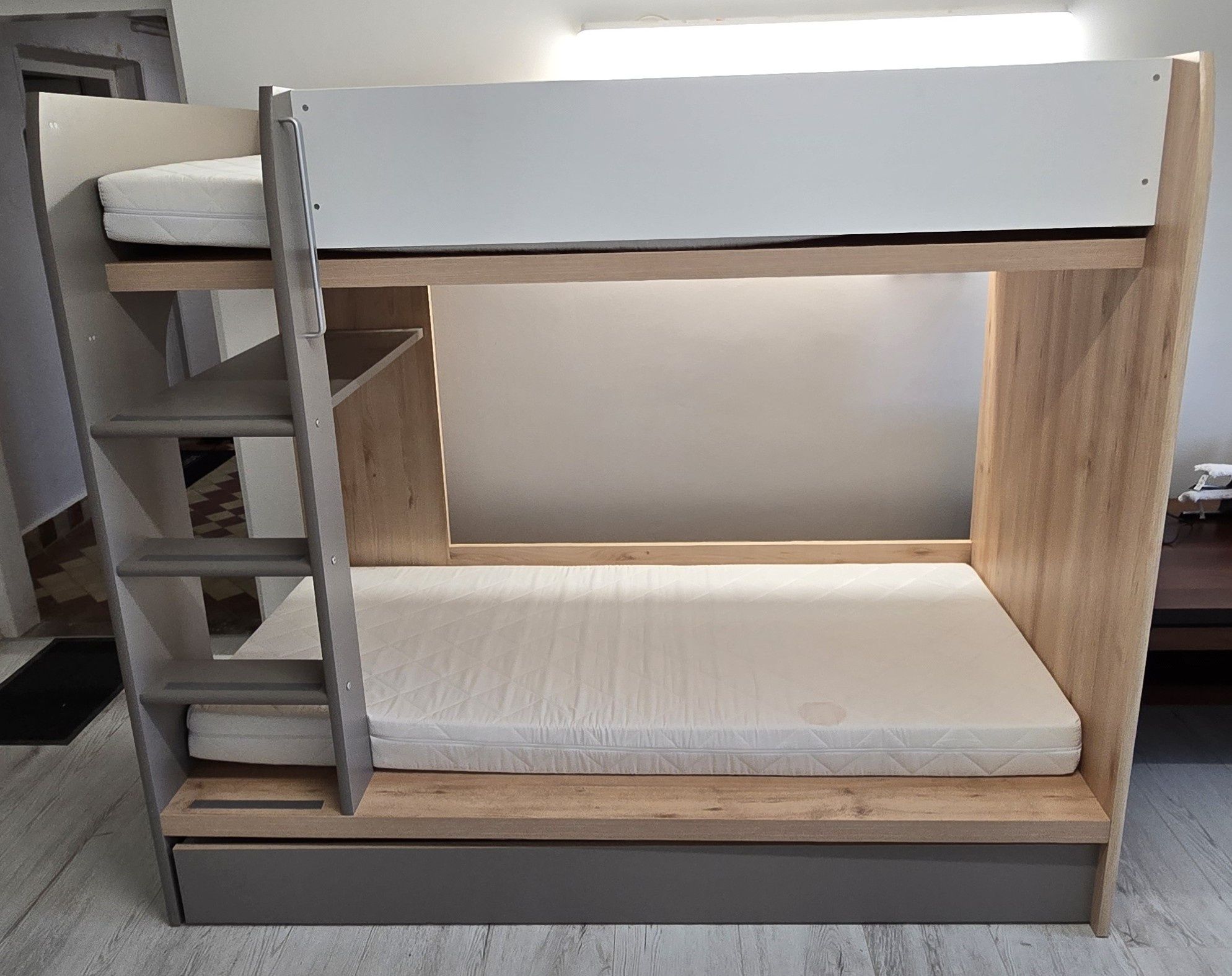Łóżeczko, łóżko piętrowe solidne, 2 materace, szuflada