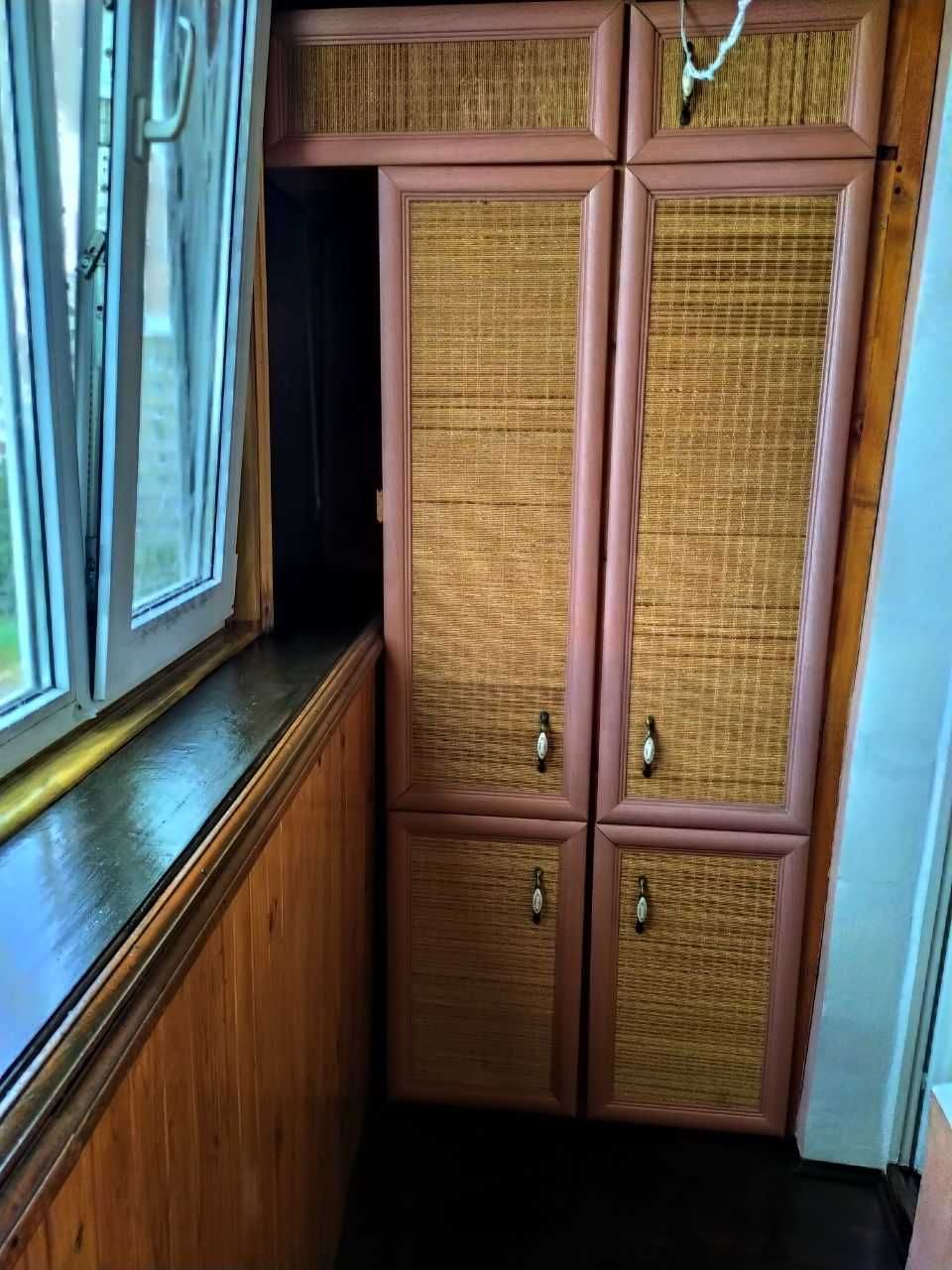 Чудова світла мебльована квартира в цегляному теплому будинку .