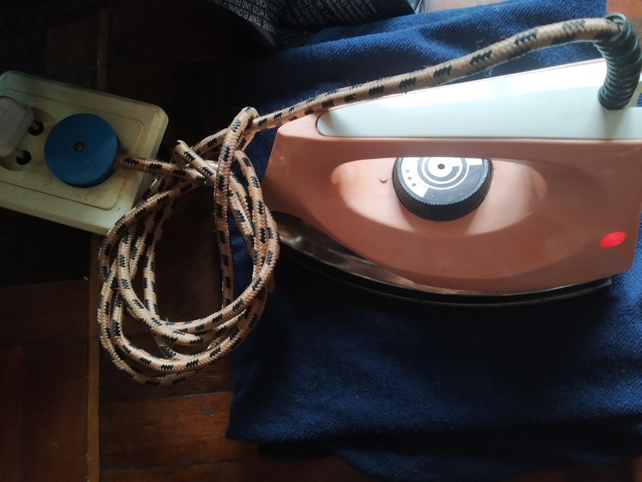 Утюг исправный, рабочий