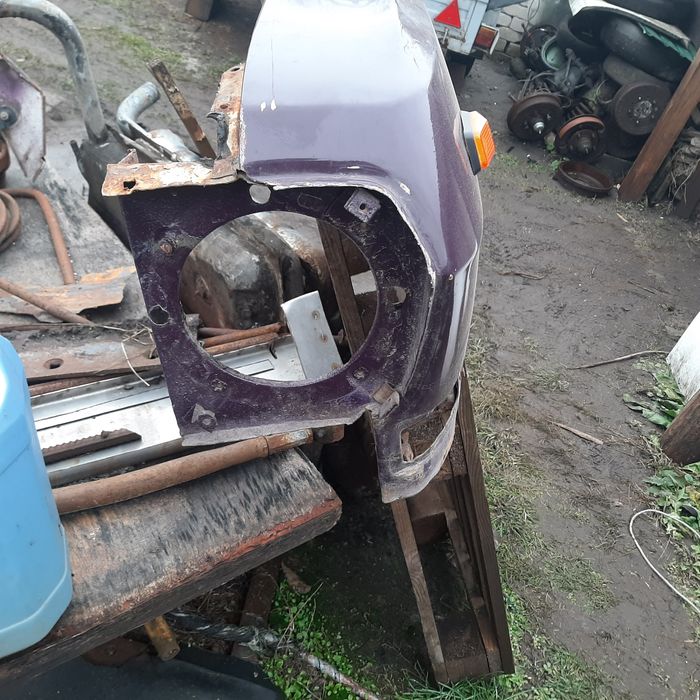 Продам крило передне праве Волга газ 24