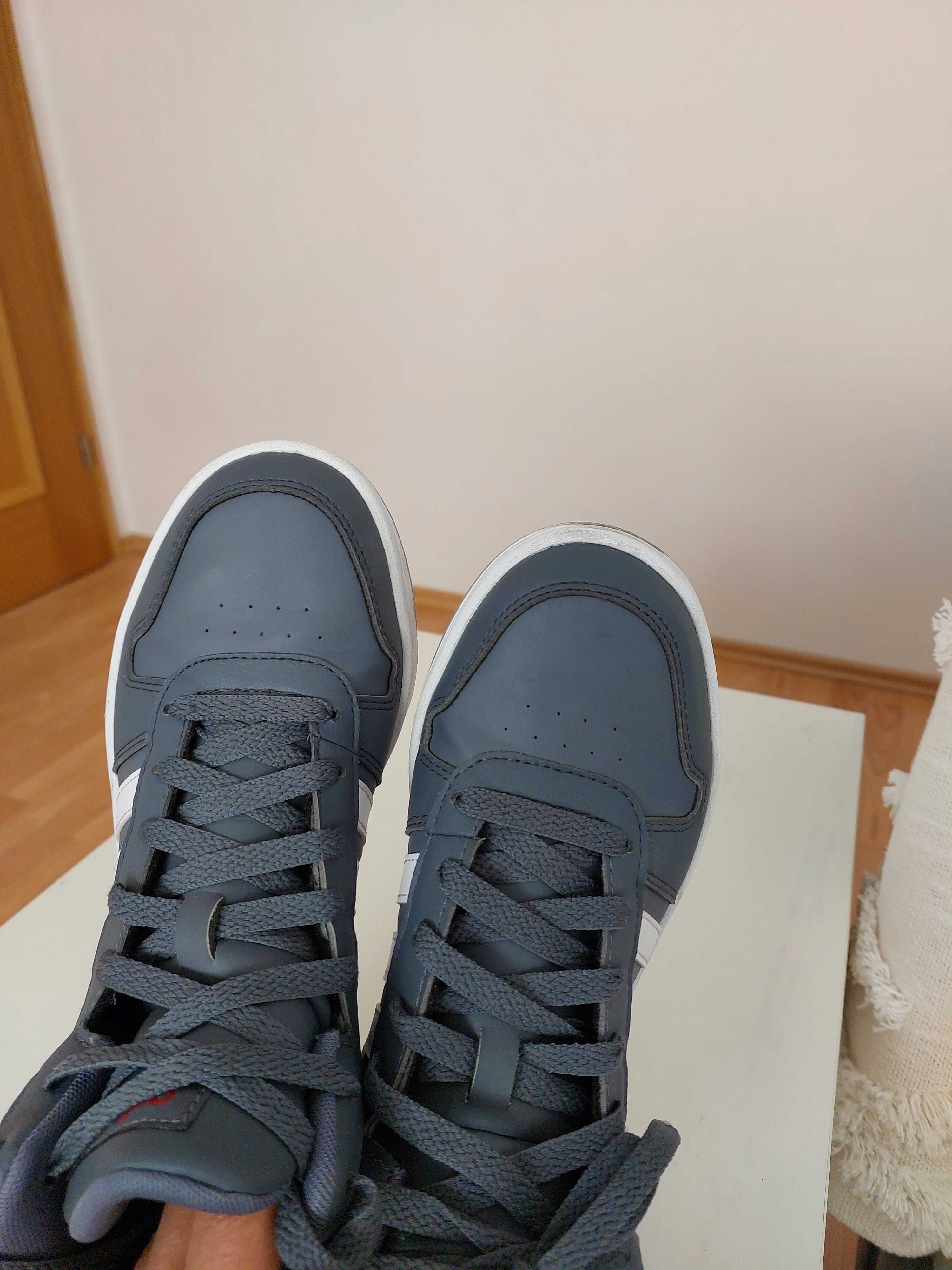 Adidas чоботи на хлопчика.37,5.