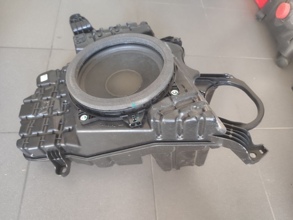 Toyota rav 4 głośnik JBL subwoofer wzmacniacz