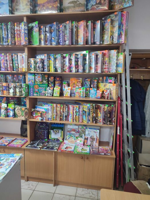 Продаю торгові меблі (горки і прилавки)