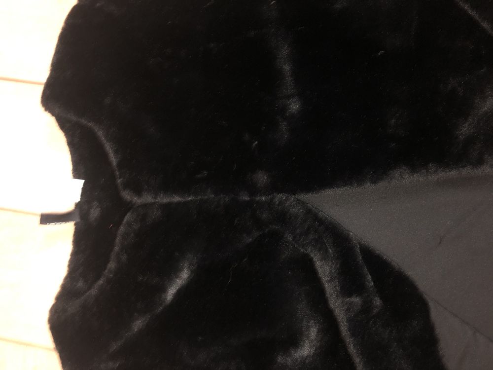 -Miłe   Czarne futerko H&M rozm. M