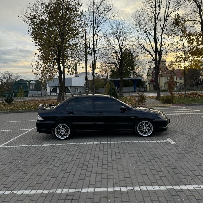 Mitsubishi Lancer 2.0 на койловерах, дисках та з вихлопом