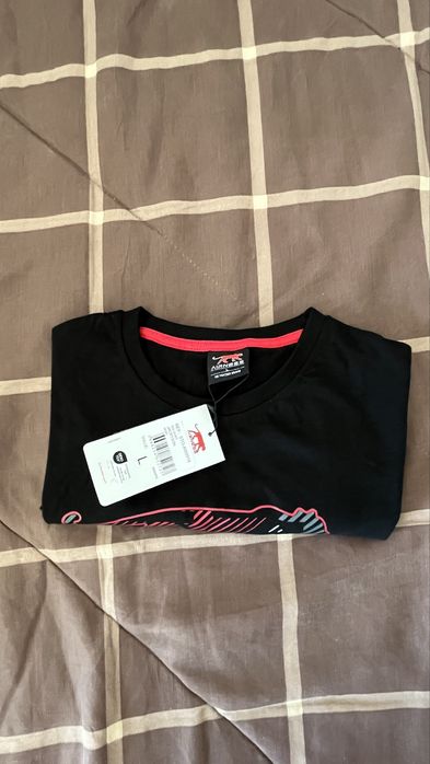 T-shirt Airness Jackyson preta nova com etiqueta — tamanho L