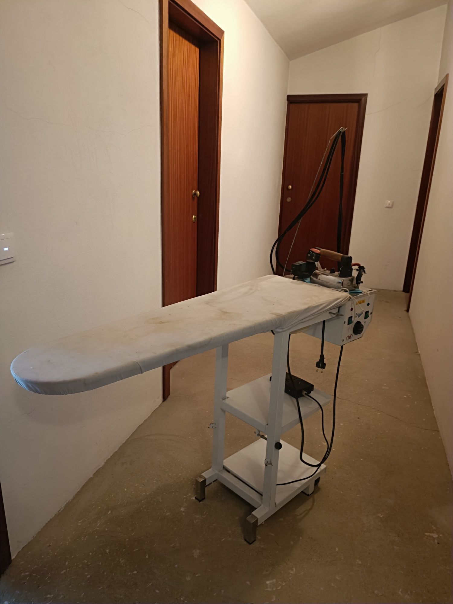Máquina passar ferro Comel v2C