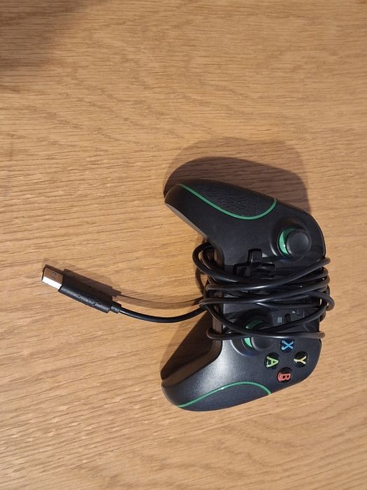 Pad do konsoli Xbox przewodowy
