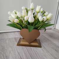 Wiosenna elegancka kompozycja nagrobna w sercu tulipany