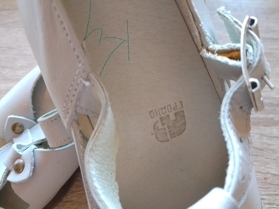 Продам наві ретро сандалі з натуральної шкіри