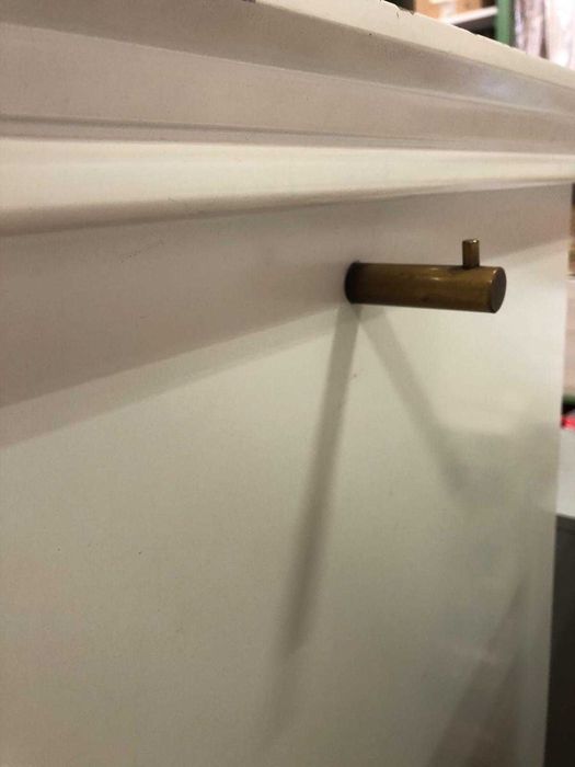 Mesa expositora em madeira lacada a branco