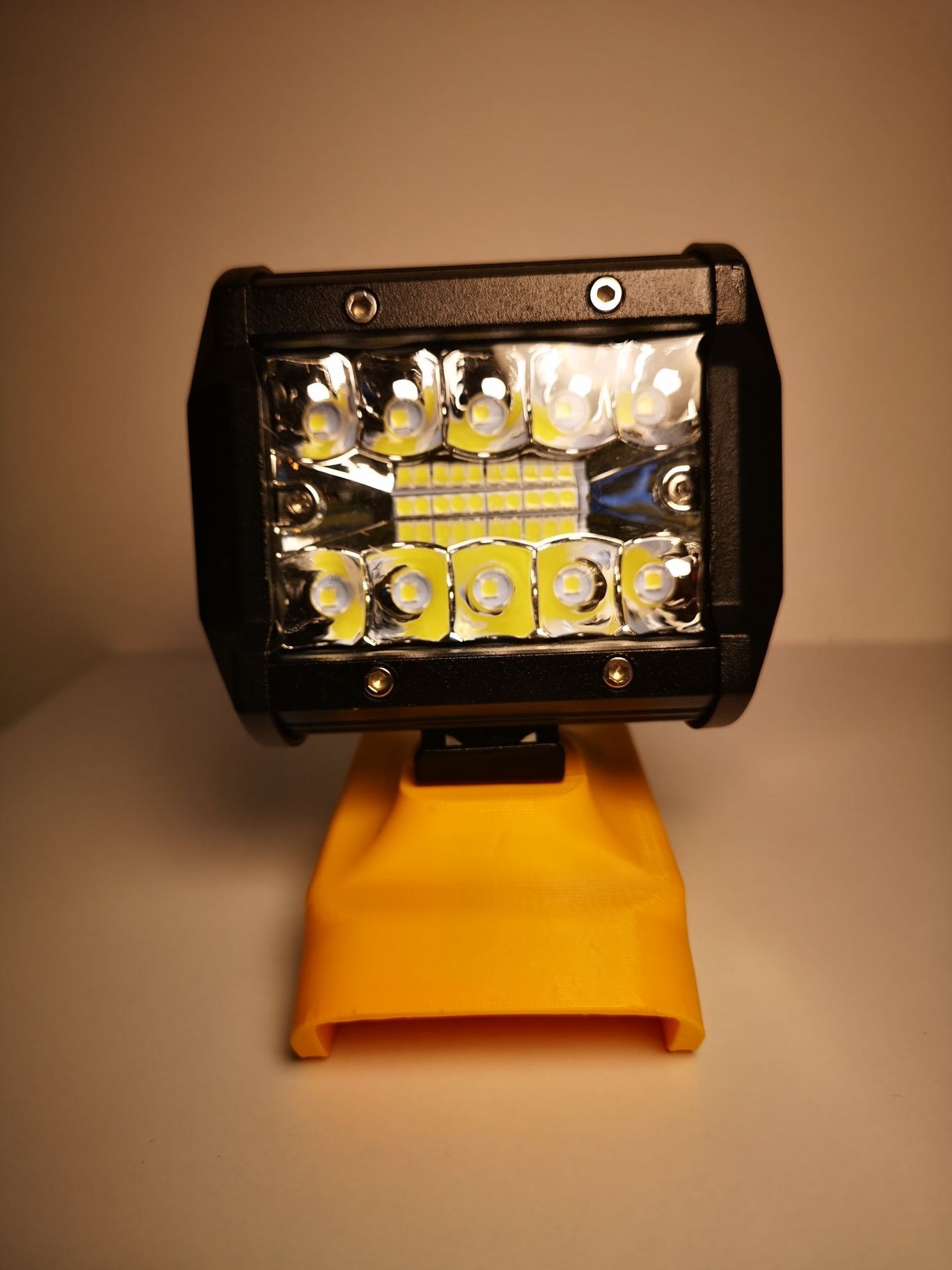 Makita Bosch  Milwaukee Dewalt lampa Led z adapterem do akumulatorów