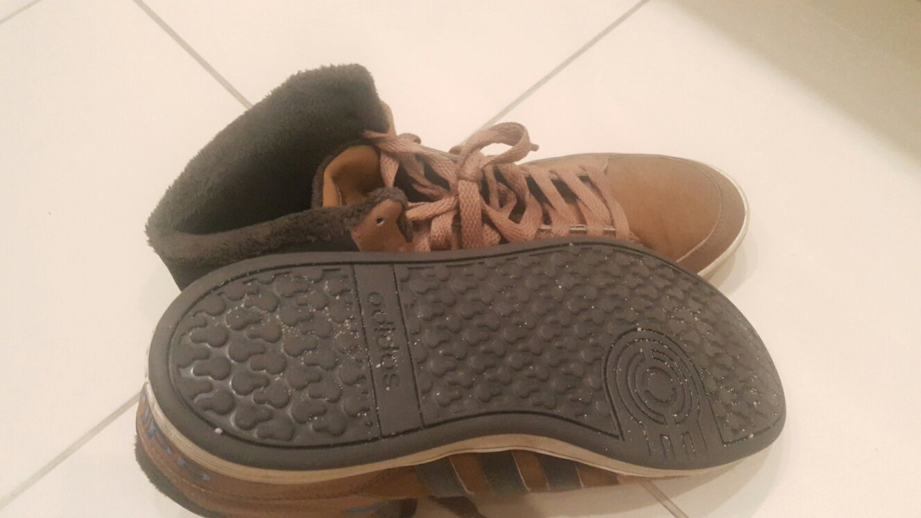 Sprzedam buty sportowe adidas  zimowe