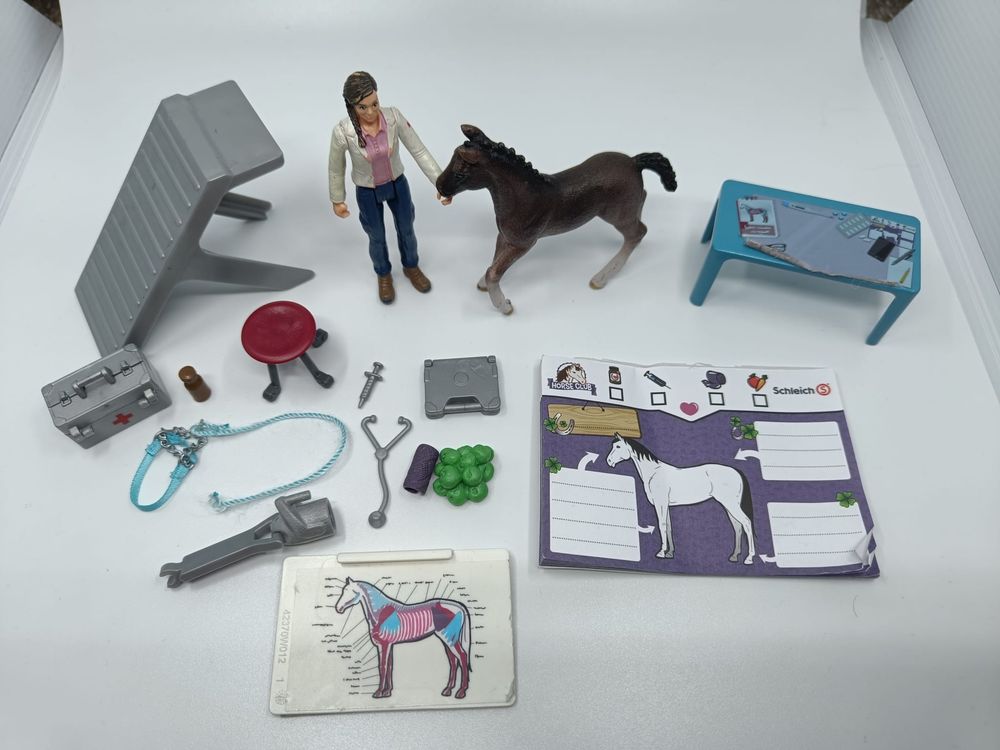 Ambulans z koniem Schleich 42370