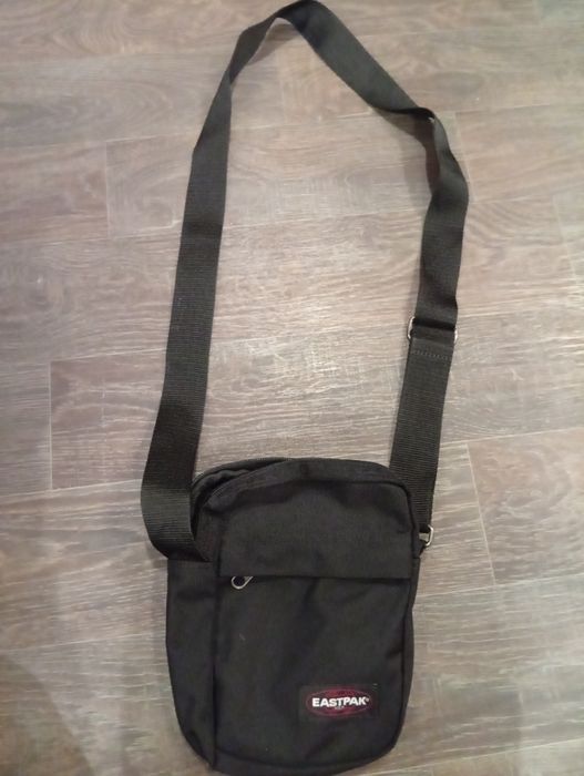 Сумка на плече не нова