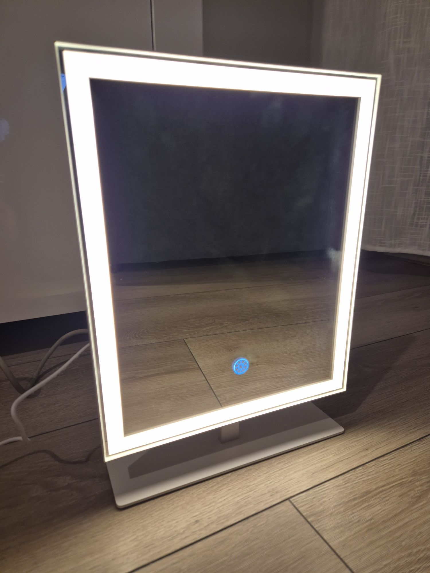 Nowe lustro z oświetleniem Led