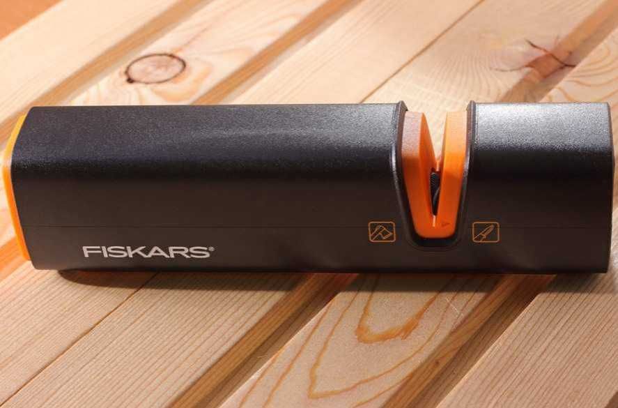 Универсальная Точилка для ножей и топором Fiskars (120740) Фискарс