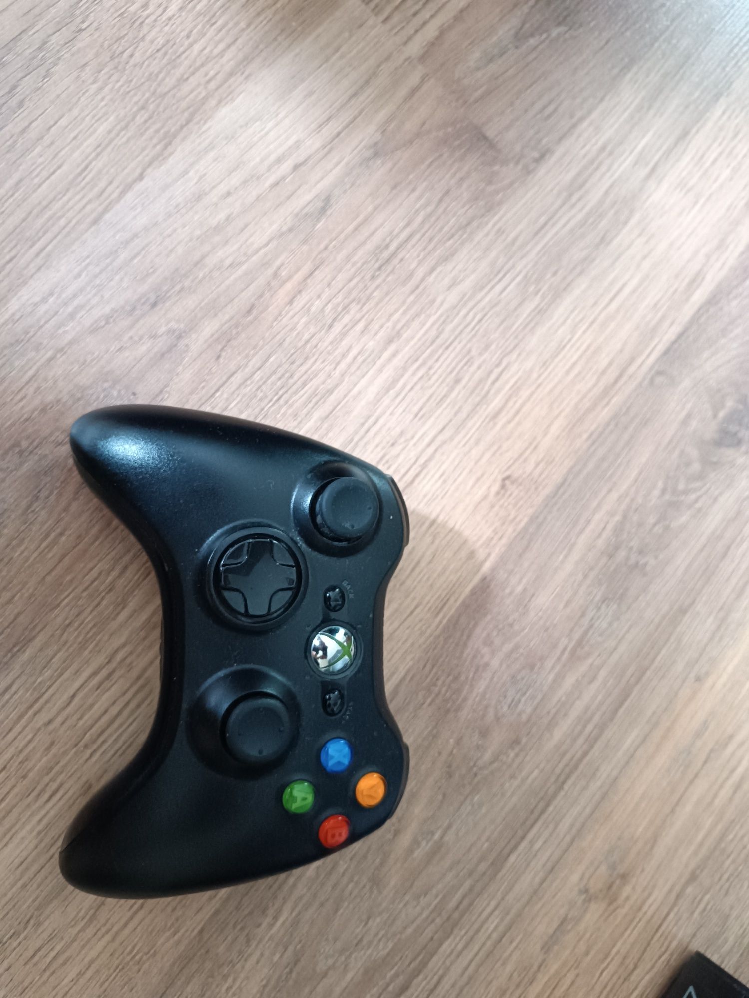 XBOX 360 SLIM E + 2 pady + KINECT + 4 gry + okablowanie
