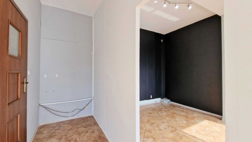 Teofilów - lokal usługowy 30 m2 na parterze z witryną ul. Rojna