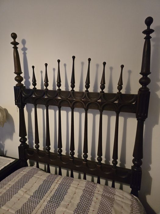 Camas antigas em madeira