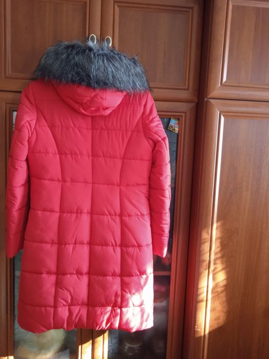Продам тёплое зимне пальто красного цвета