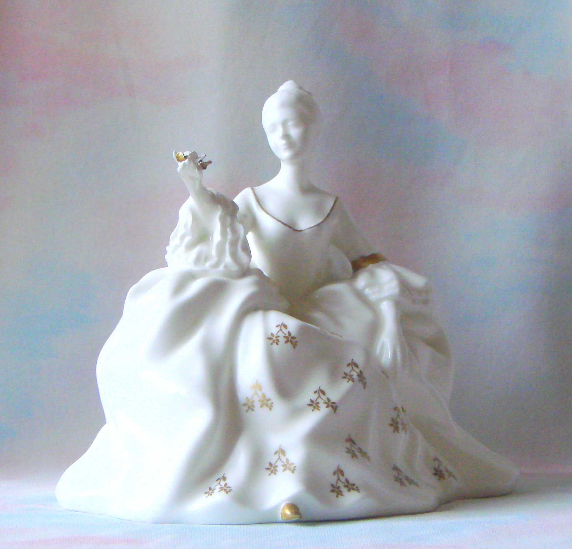 figurka porcelana sygnatura