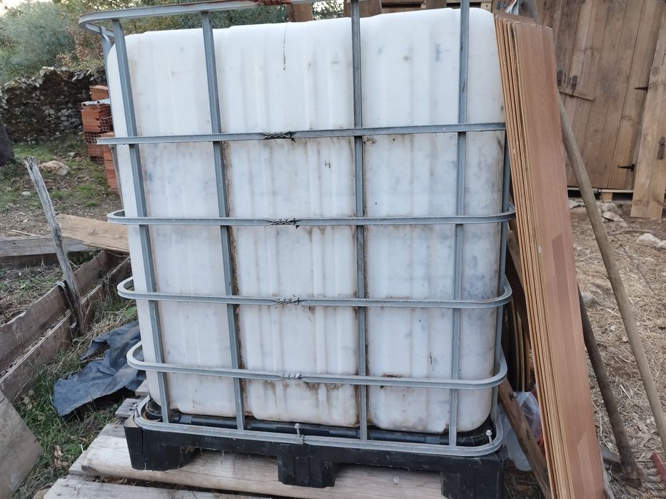 Deposito IBC 1000 litros com torneira