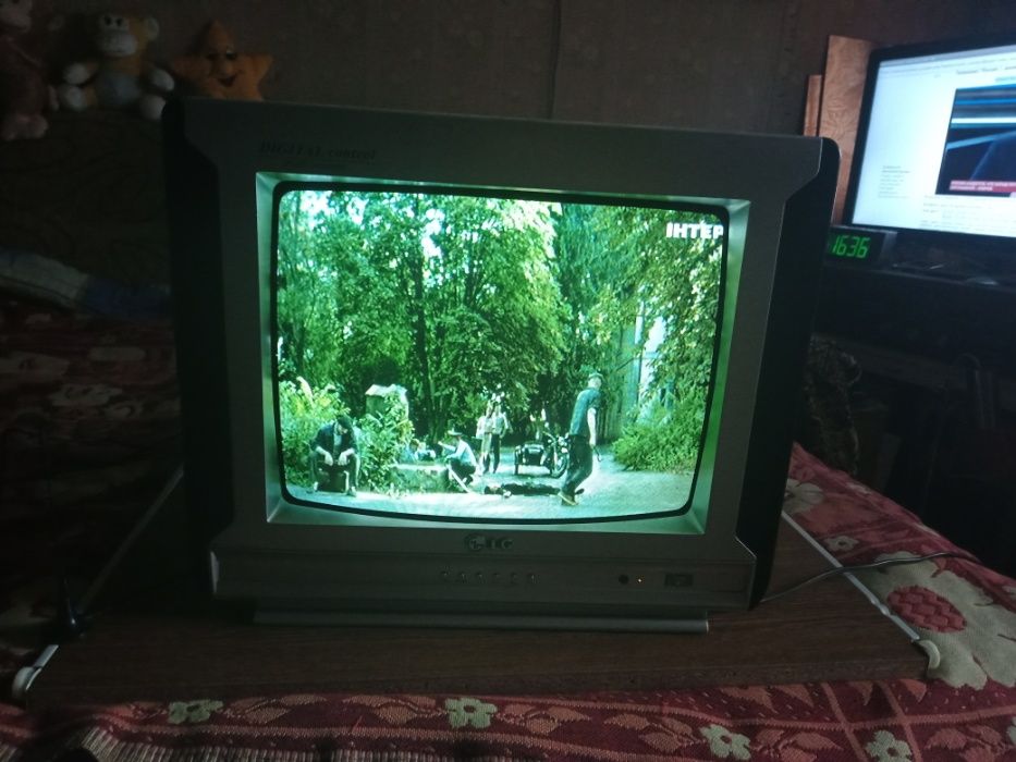 телевизор LG -15''