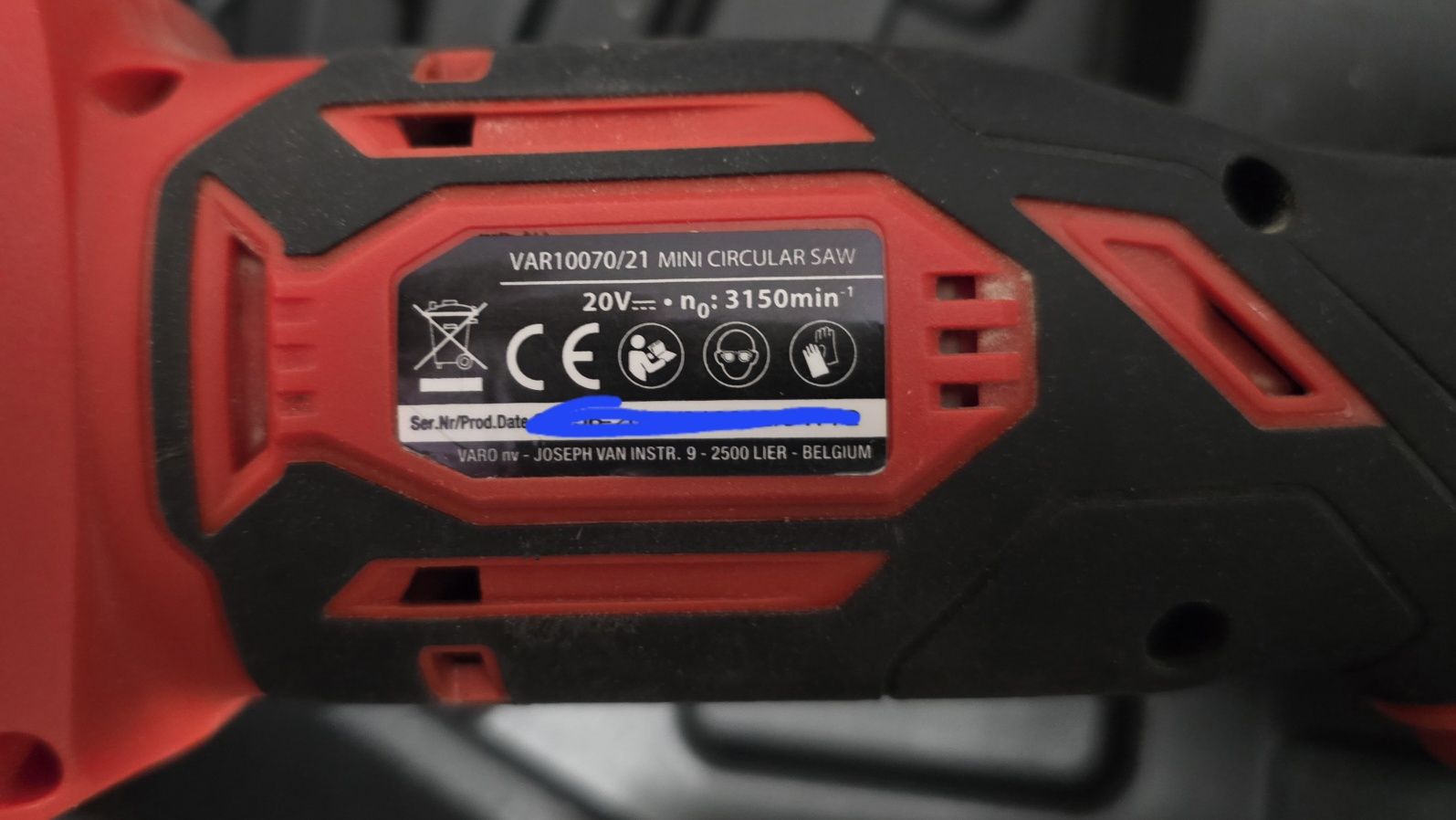 VARO Akumulatorowa pilarka ręczna 20V, aku 4Ah, ładowarka, walizka