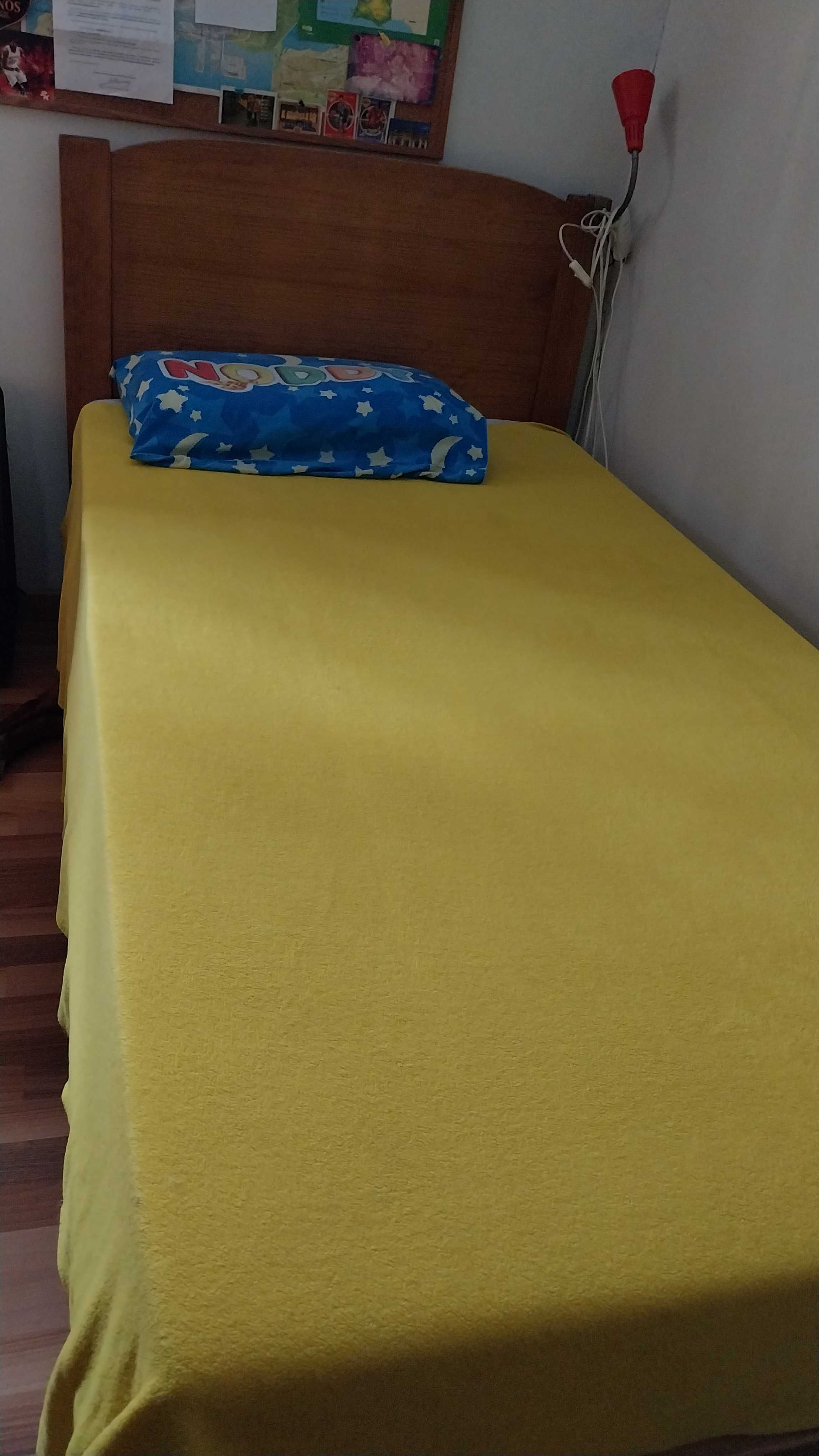 Vendo cama solteiro corpo e meio madeira maciça of candeeiro