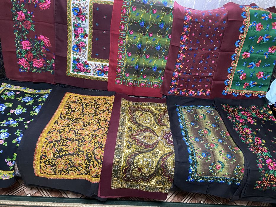 Хустки різні за складом та розміром