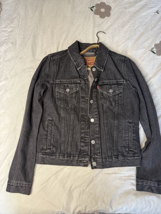 Жіночий джинсовий піджак